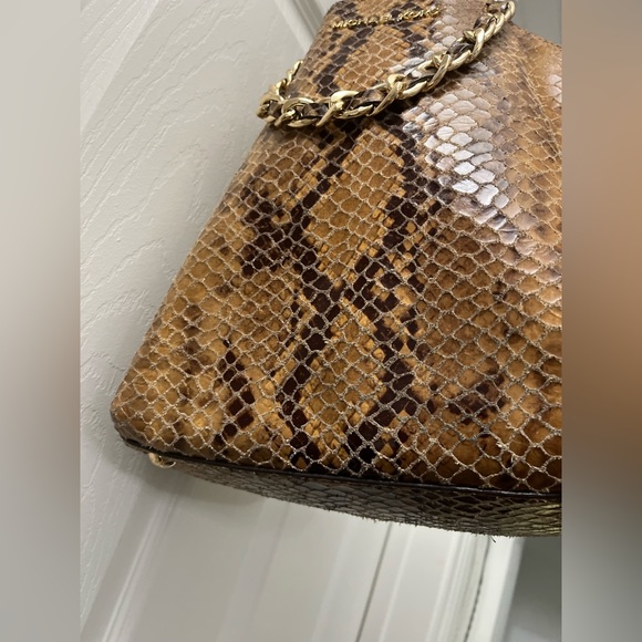 Michael Kors Harper
Sand Snake Leather Large
Tote Bag - Picture 12 of 13